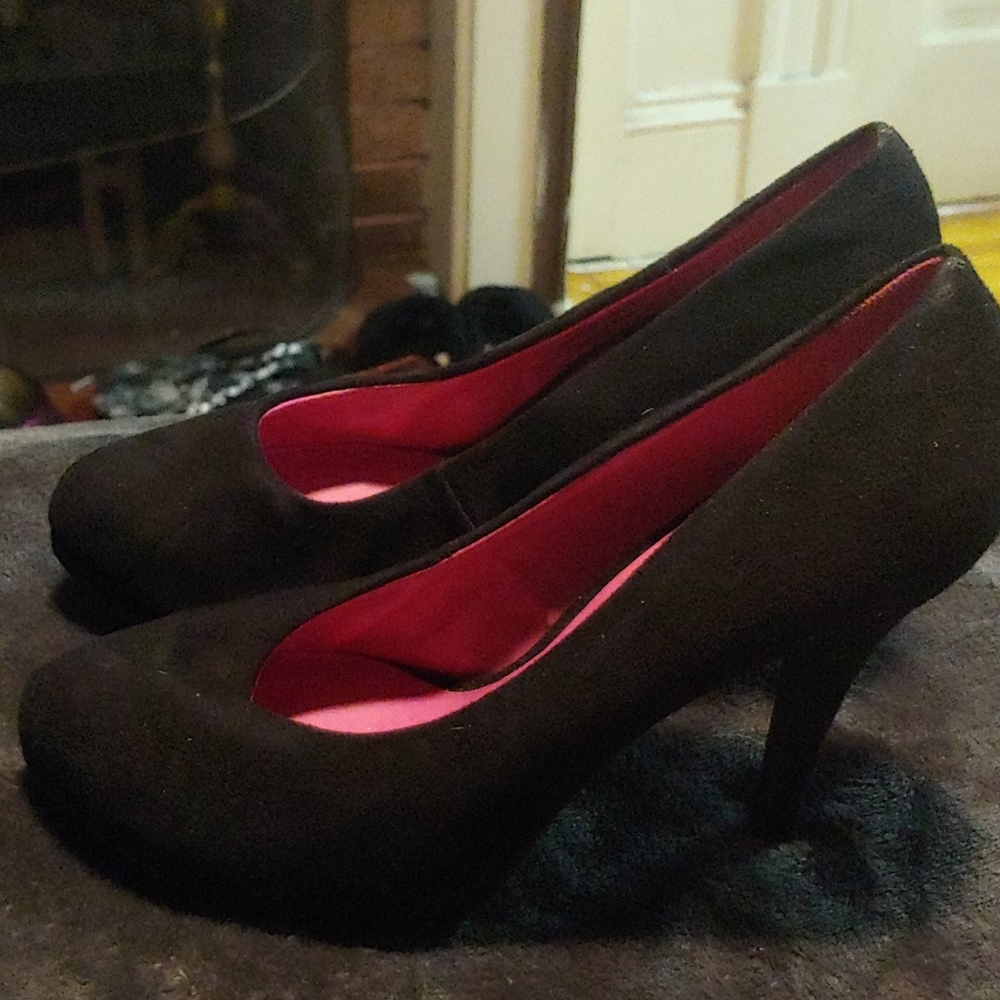 Black heels, crushed velvet feel